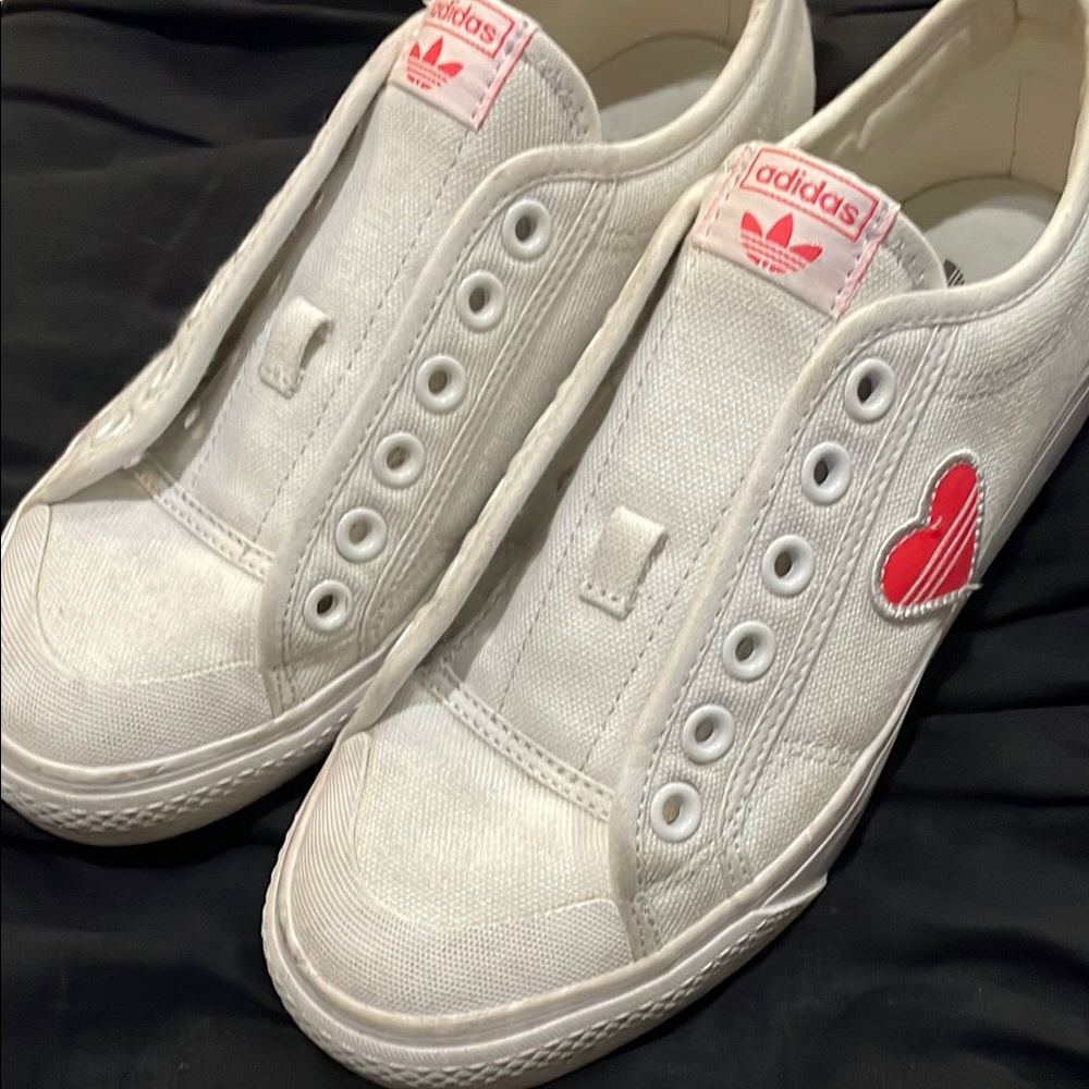 Adidas women’s White Sneakers with pink embroidered Heart patch